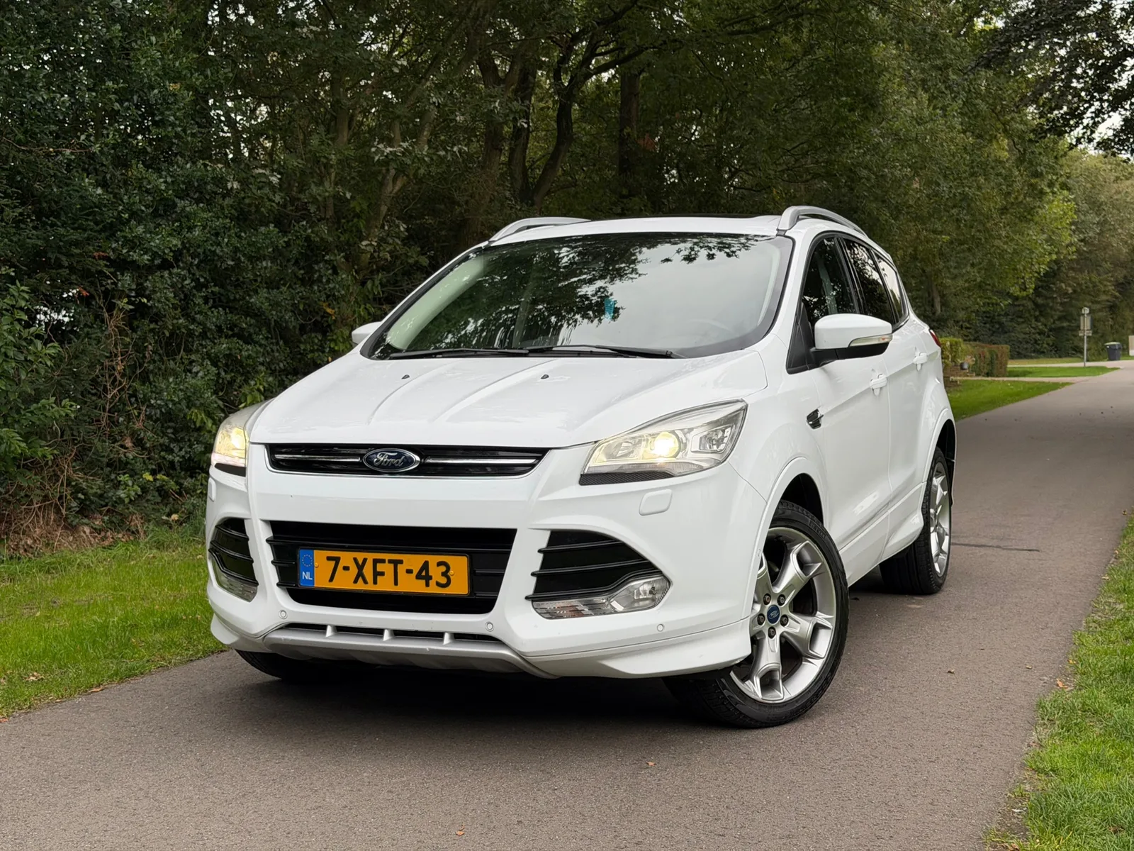 Ford Kuga (2014) — foto 1