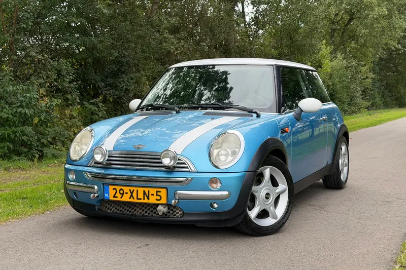MINI Cooper (2004)