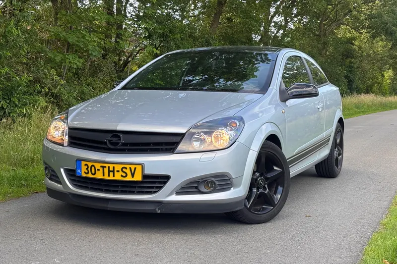Opel Astra GTC (2006)