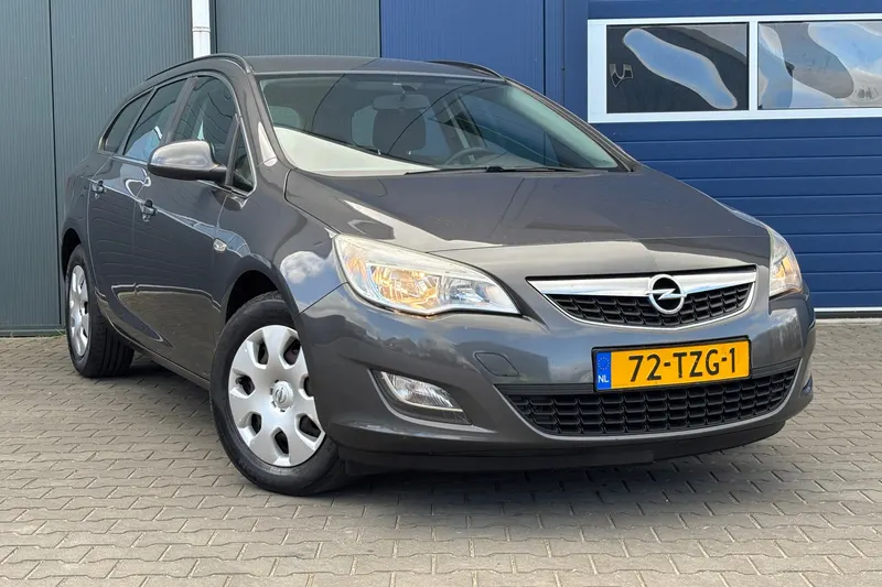 Opel Astra Sports Tourer (2012)