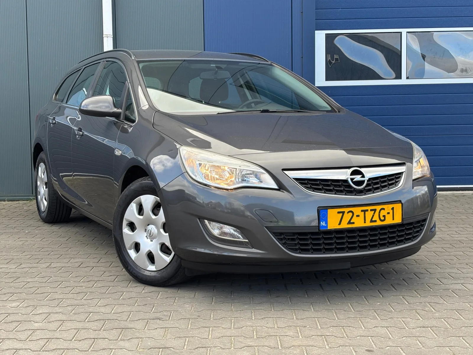 Opel Astra (2012) — foto 1