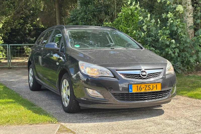 Opel Astra Sports Tourer (2012)