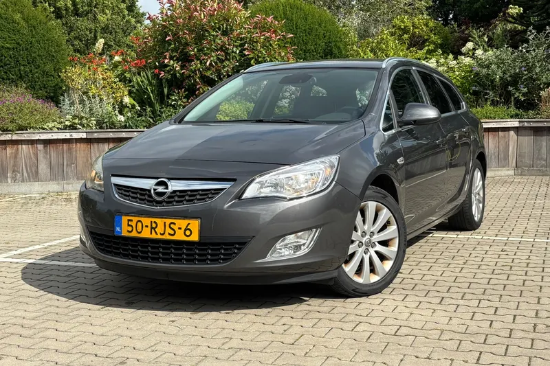 Opel Astra Sports Tourer (2011)