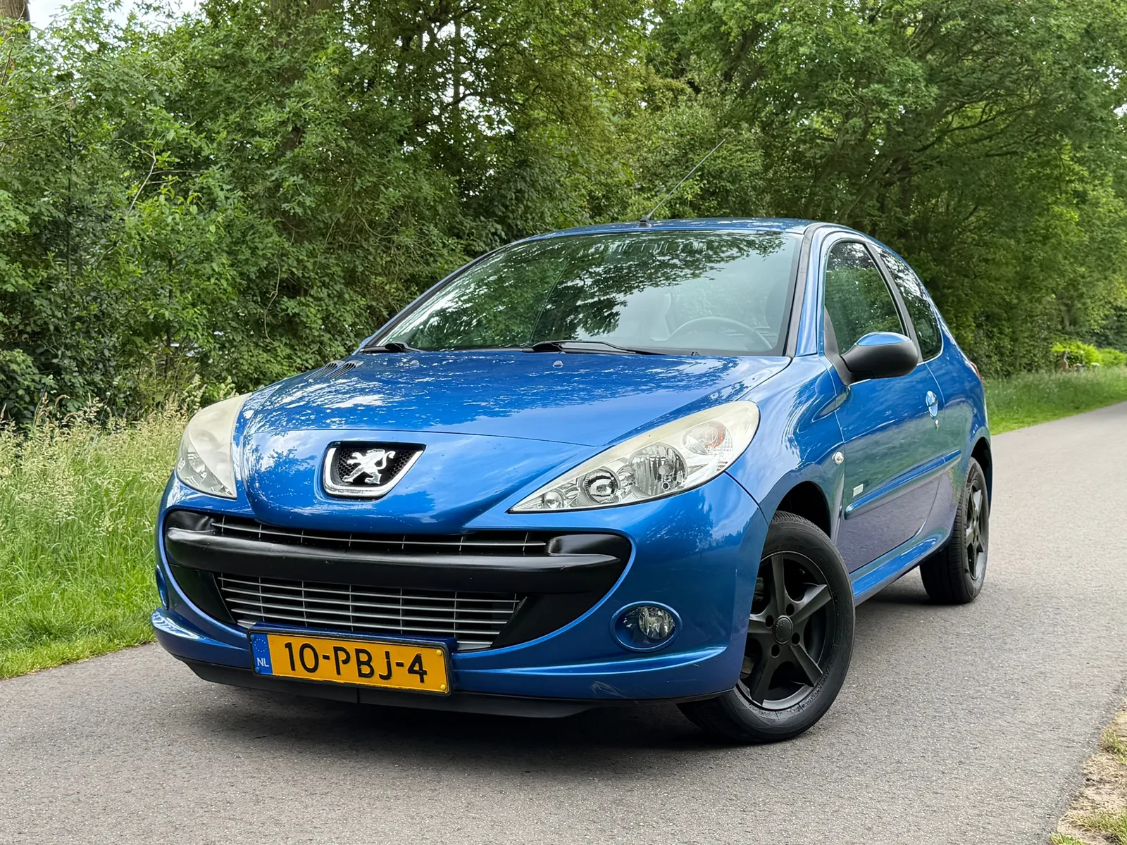 Peugeot 206 (2011) — foto 1