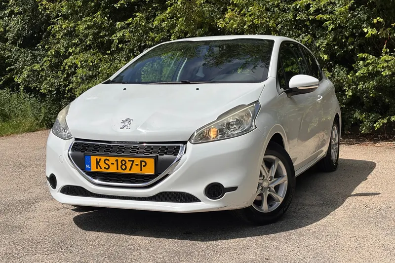 Peugeot 208 (2012)