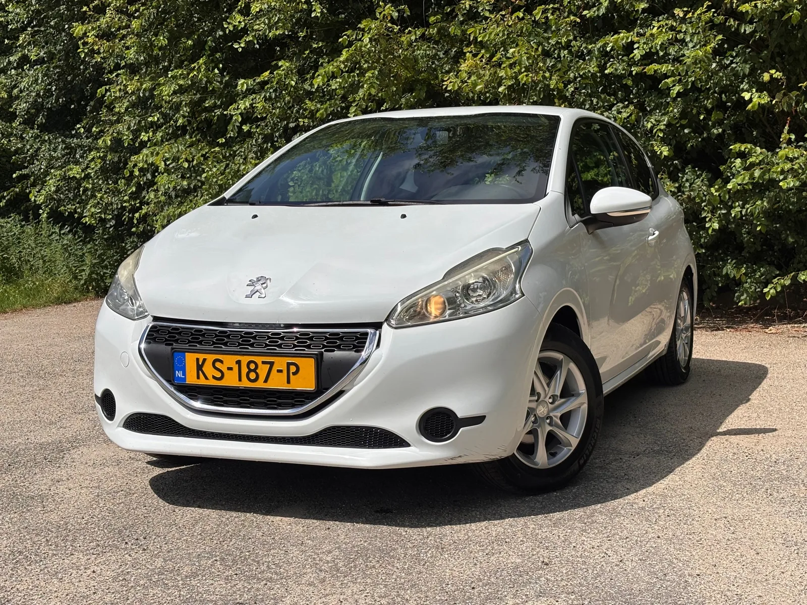Peugeot 208 (2012) — foto 1