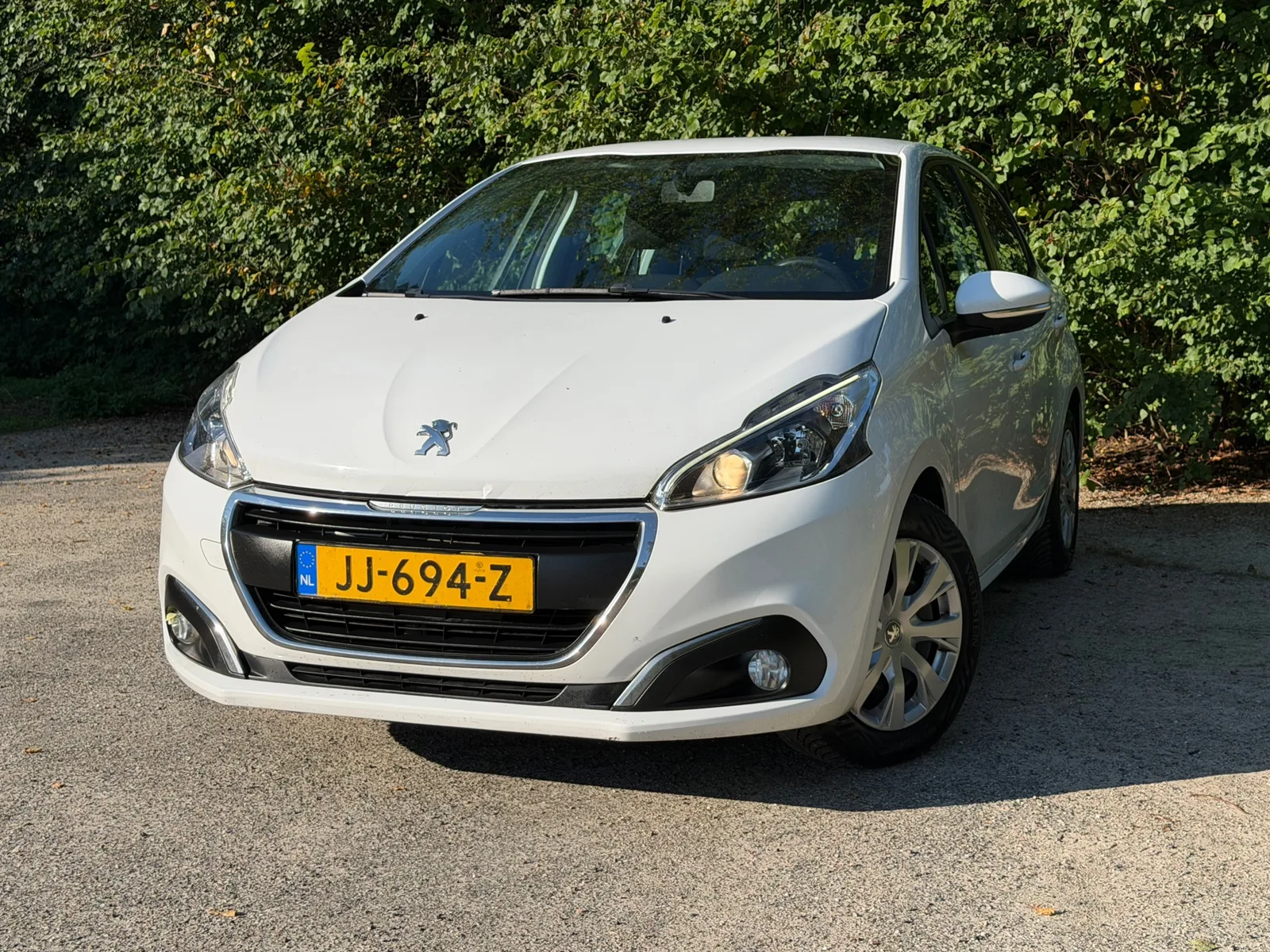 Peugeot 208 (2016) — foto 1