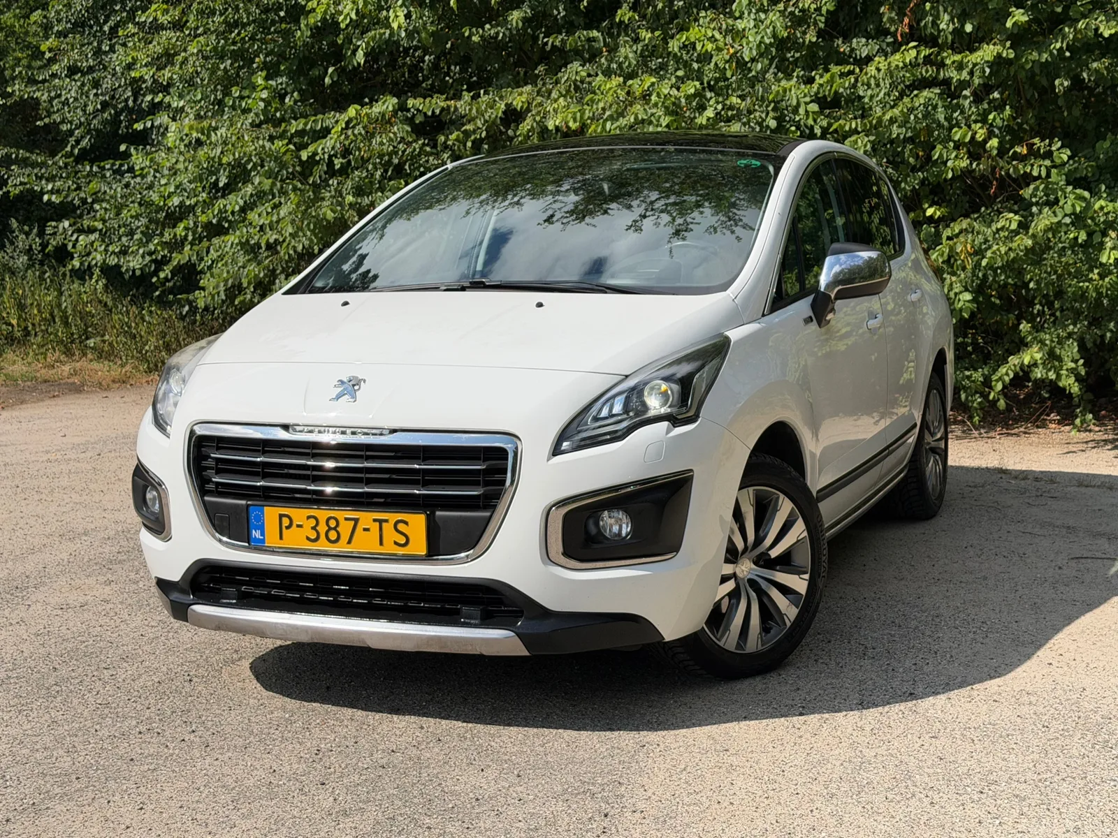 Peugeot 3008 (2015) — foto 1