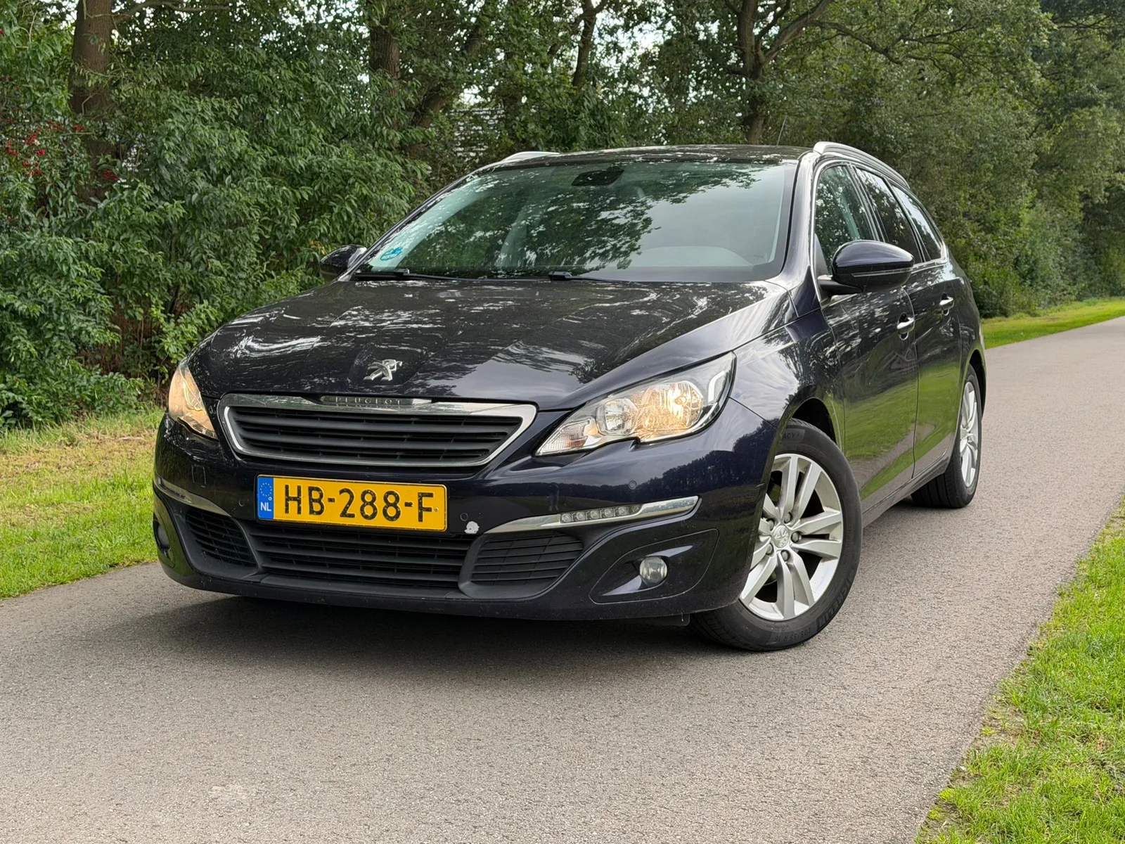 Peugeot 308 (2015) — foto 1