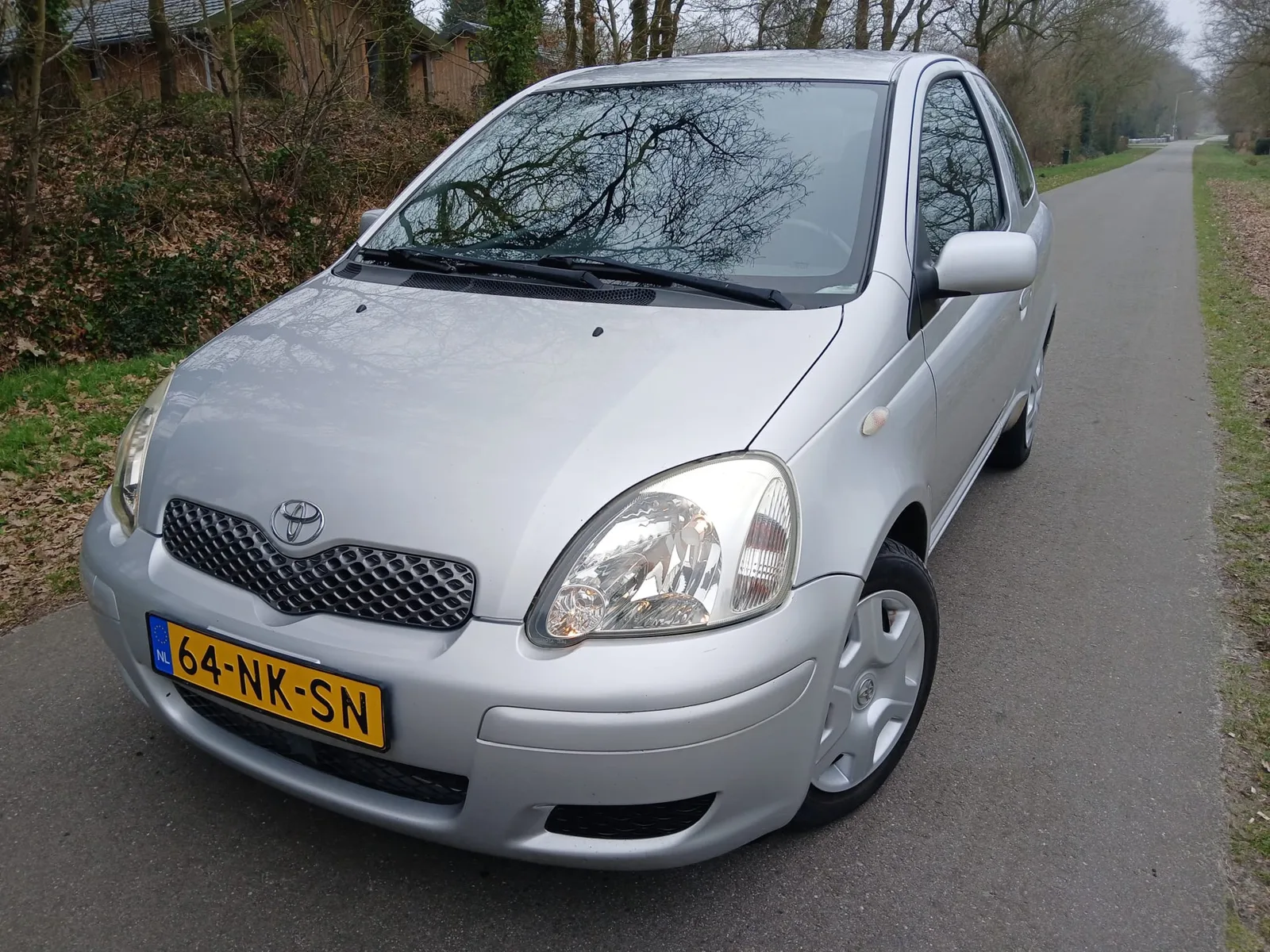Toyota Yaris (2003) — foto 1
