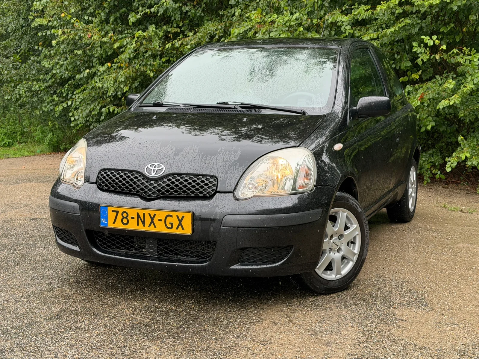 Toyota Yaris (2004) — foto 1
