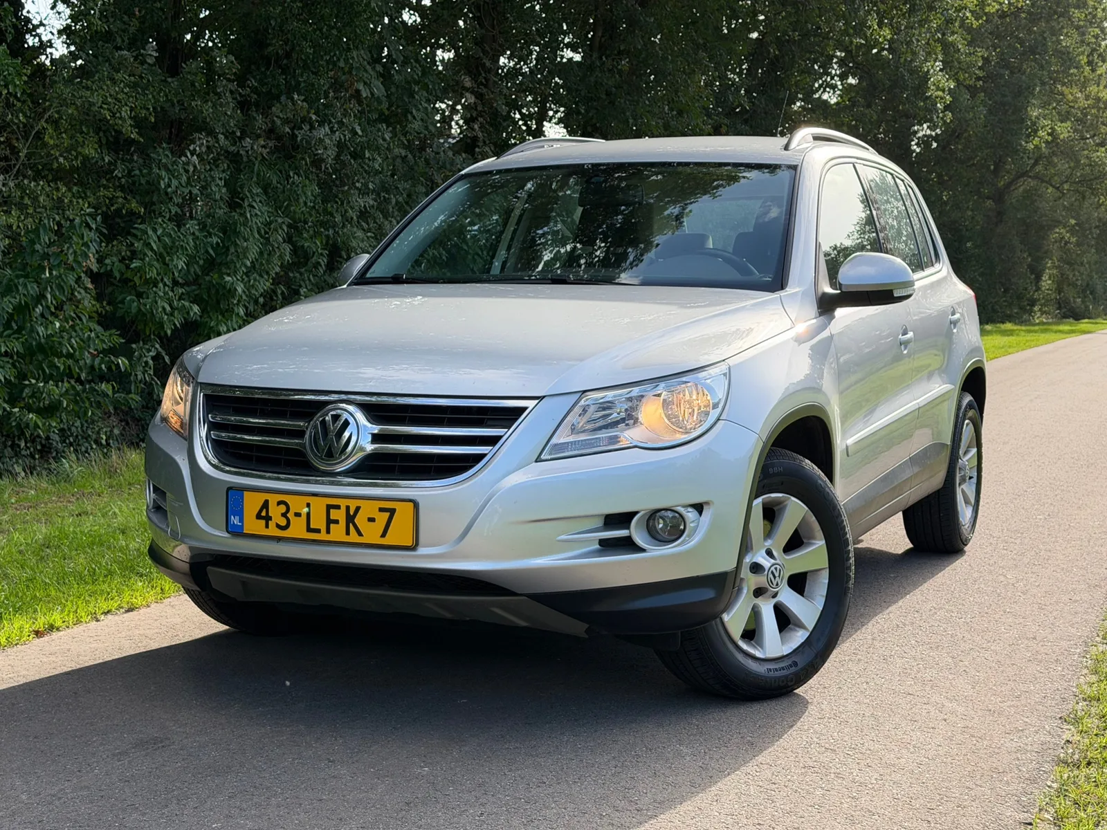 Volkswagen Tiguan (2010) — foto 1