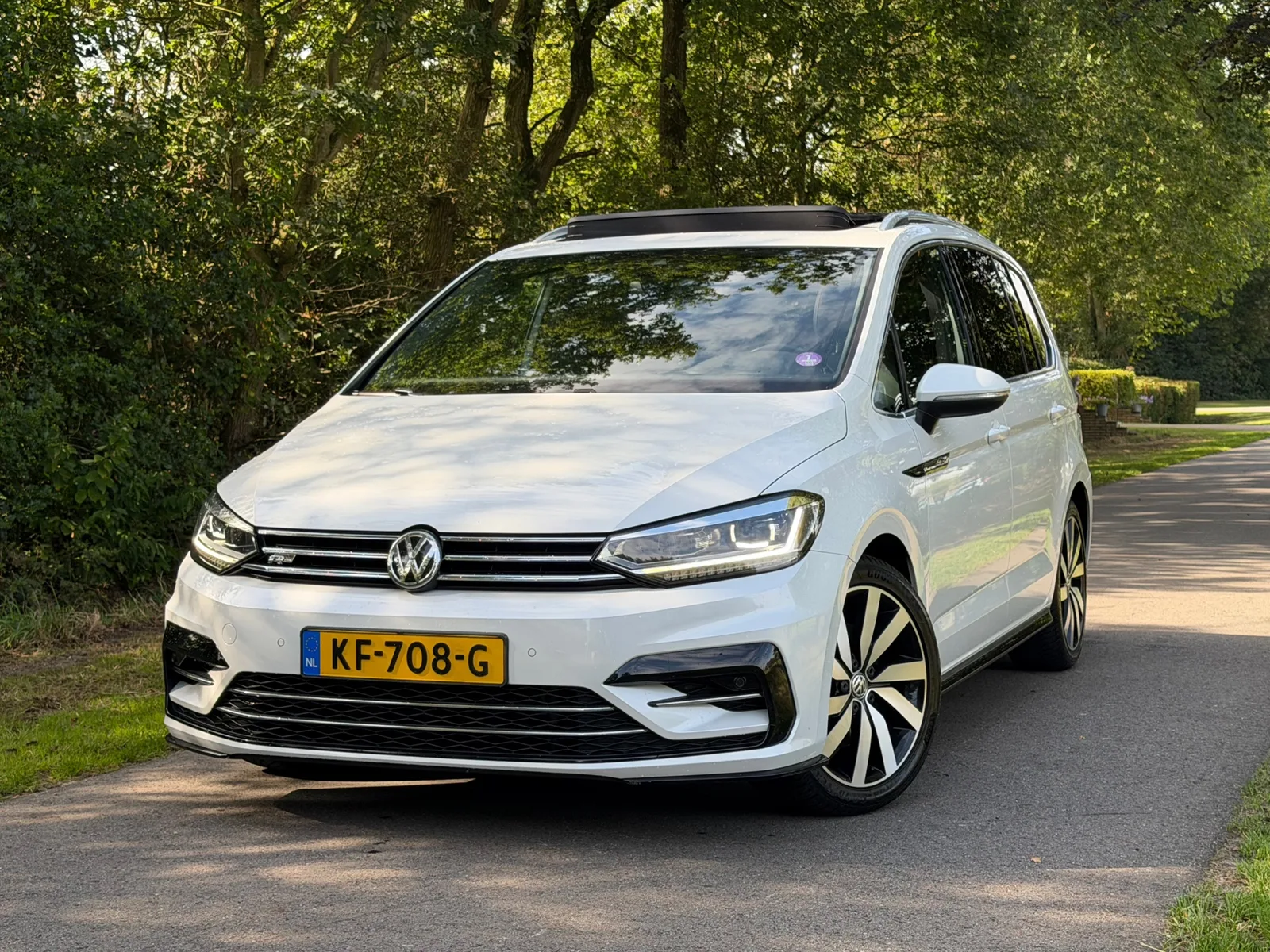 Volkswagen Touran (2016) — foto 1