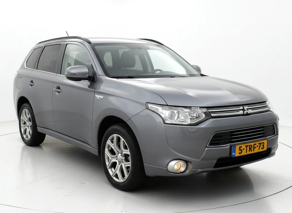 Mitsubishi Outlander (2014) — foto 1