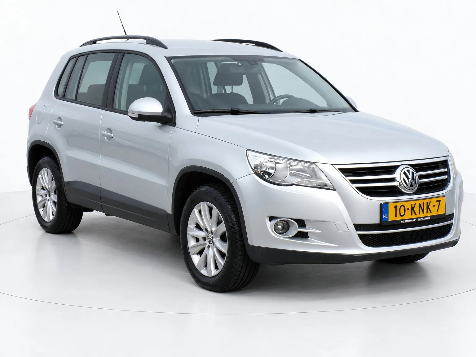 Volkswagen Tiguan (2010) — foto 1