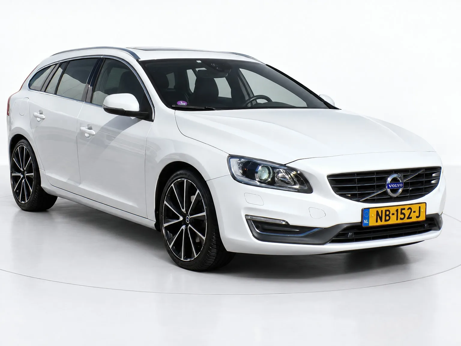 Volvo V60 (2017) — foto 1