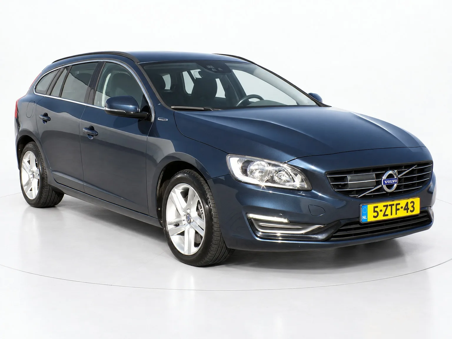 Volvo V60 (2015) — foto 1