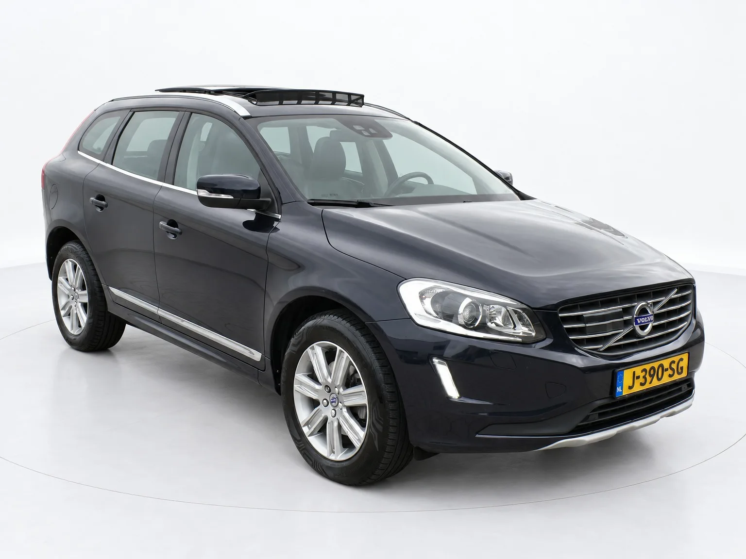 Volvo XC60 (2017) — foto 1