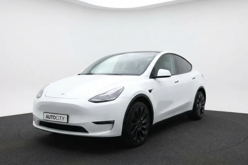 Tesla Model Y (2023)