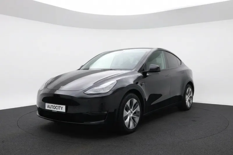 Tesla Model Y (2022)