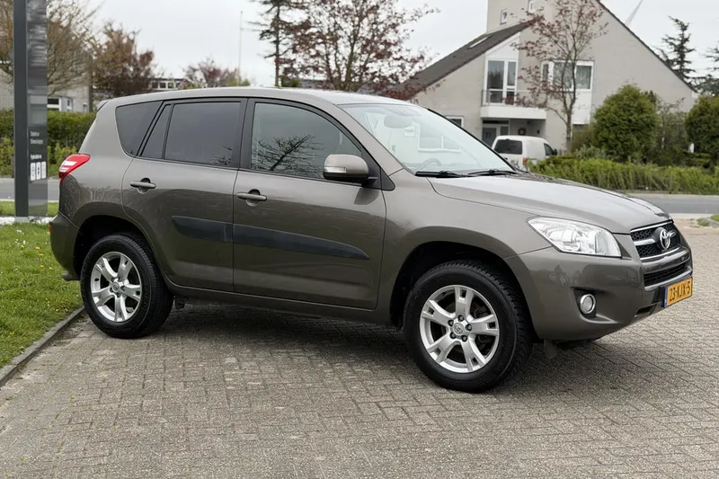 Toyota RAV4 (2010)