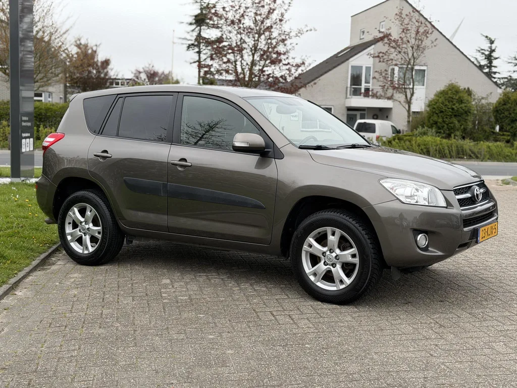 Toyota RAV4 (2010) — foto 1