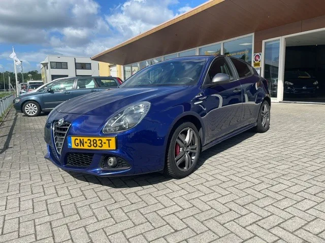 Alfa Romeo Giulietta (2015) — foto 1