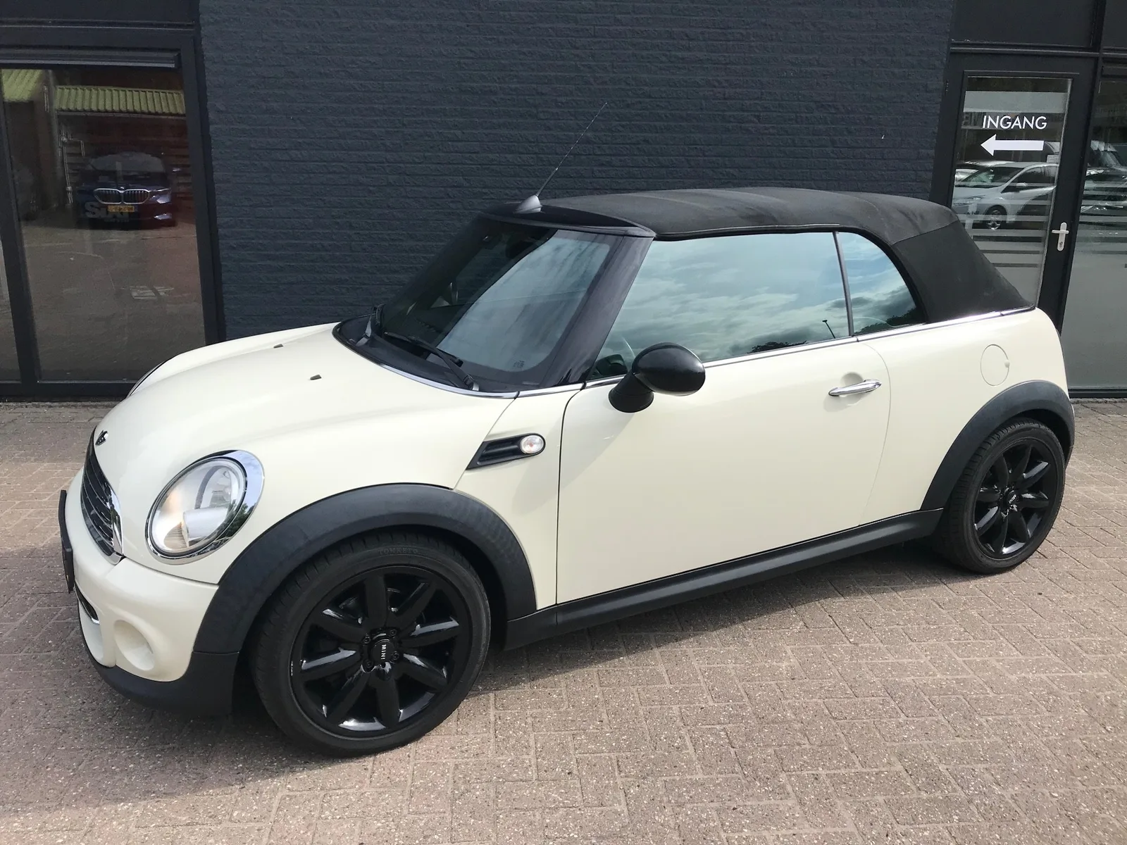 MINI Cabrio (2013) — foto 1