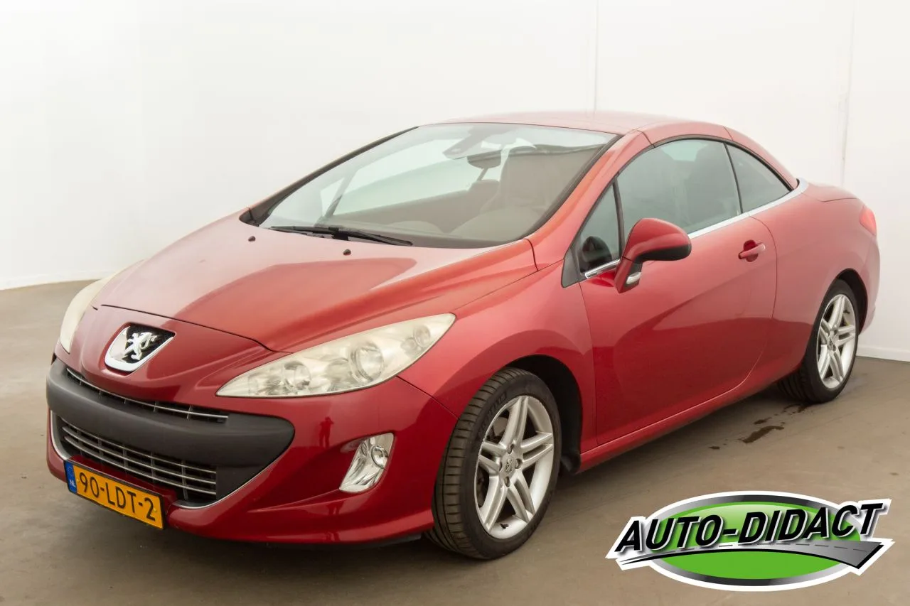 Peugeot 308 (2010) — foto 1
