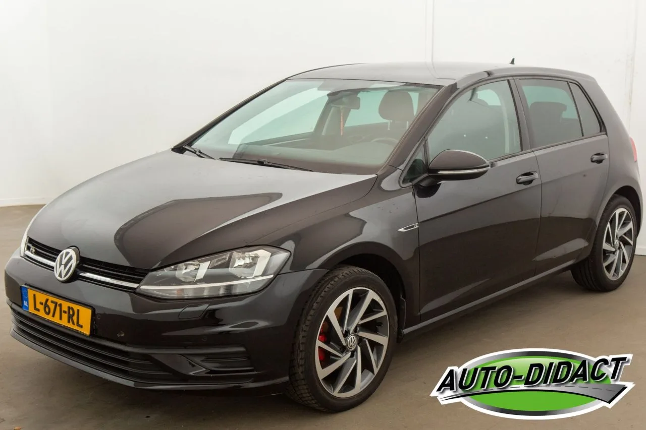 Volkswagen Golf (2019) — foto 1