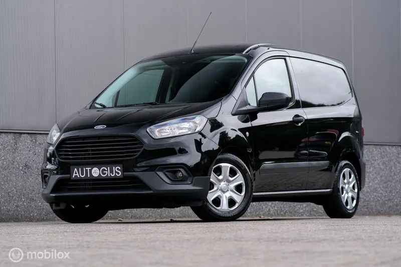 Ford Transit Courier (2023)