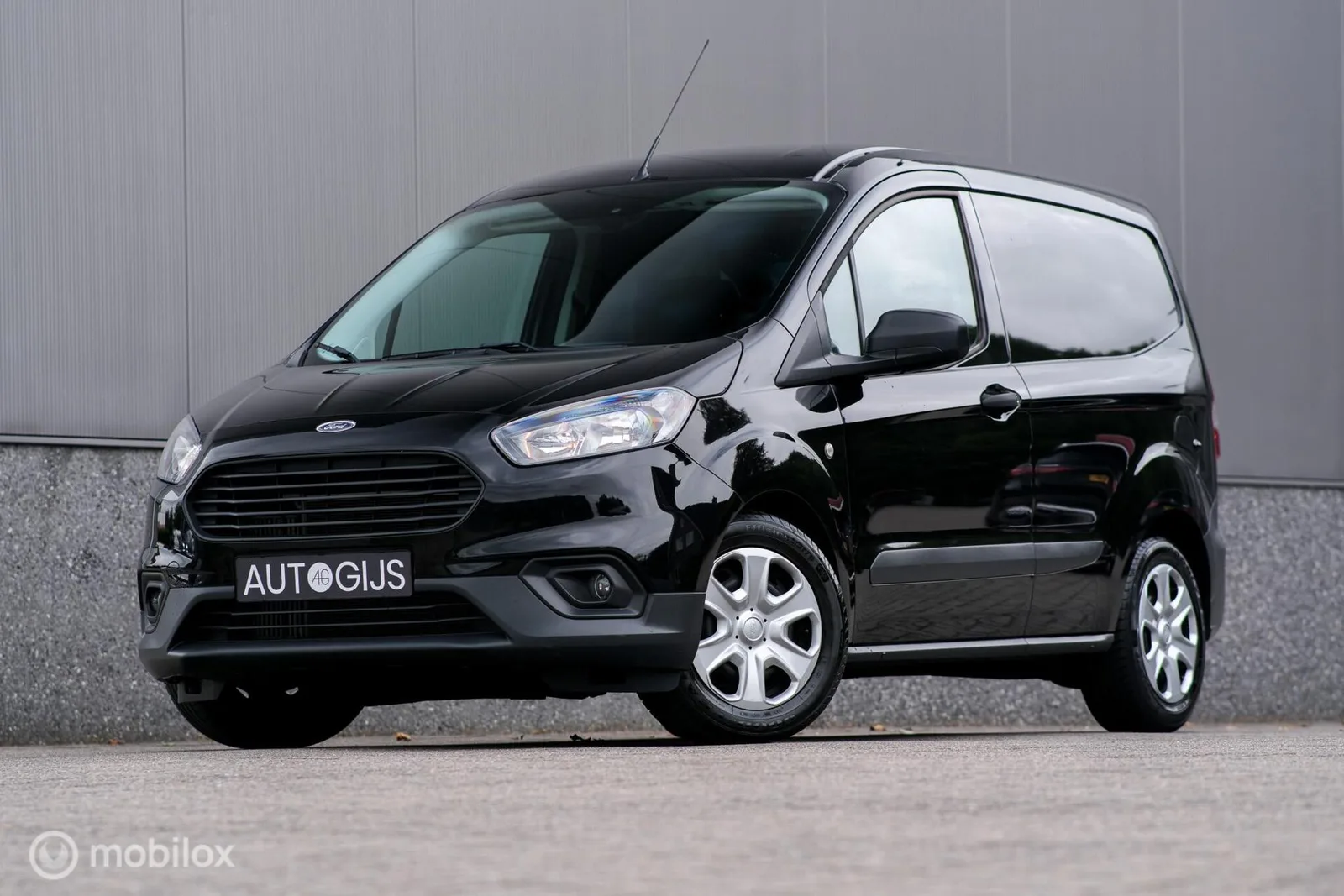 Ford Transit Courier (2023) — foto 1