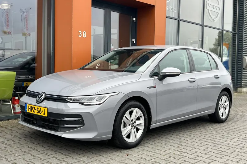 Volkswagen Golf (2024)