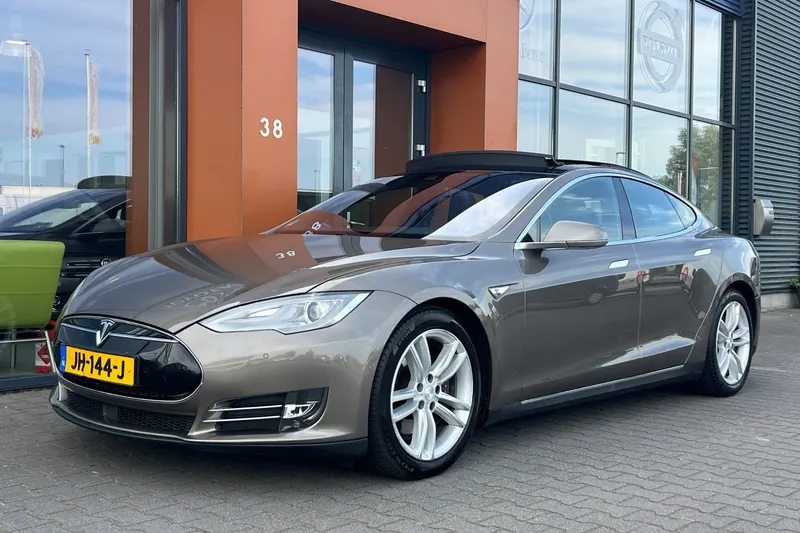 Tesla Model S (2016)