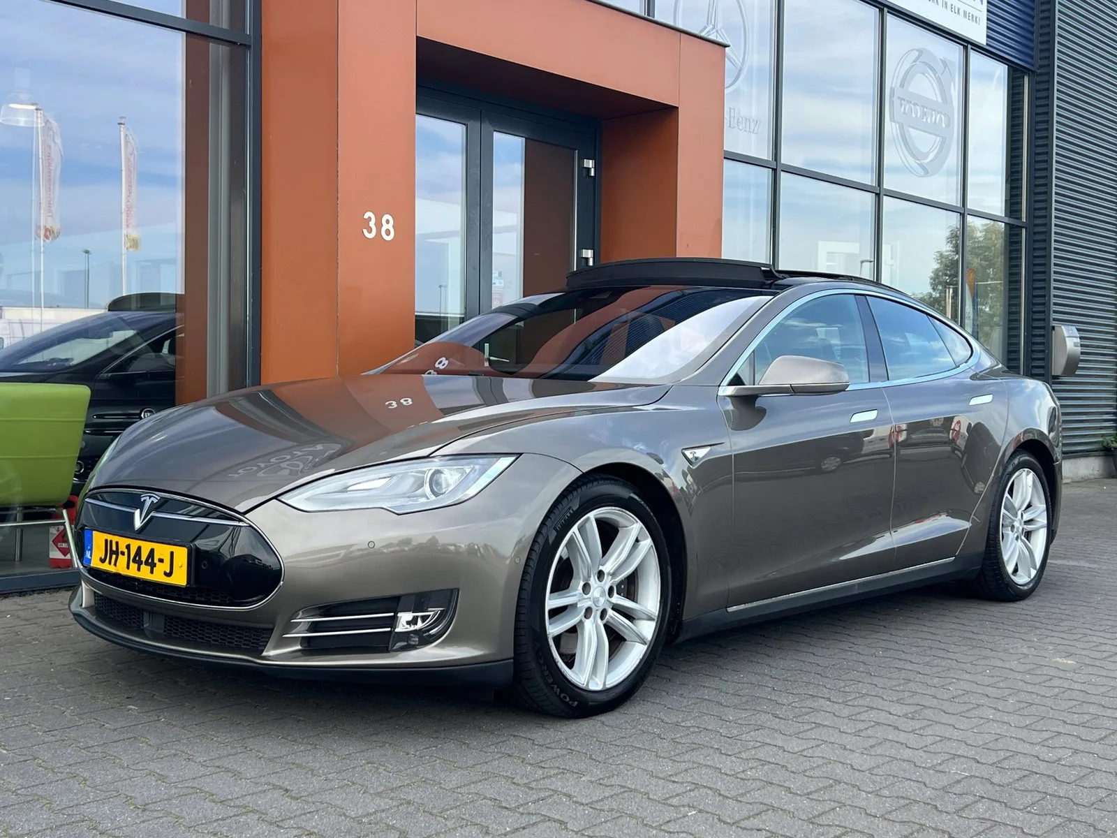 Tesla Model S (2016) — foto 1