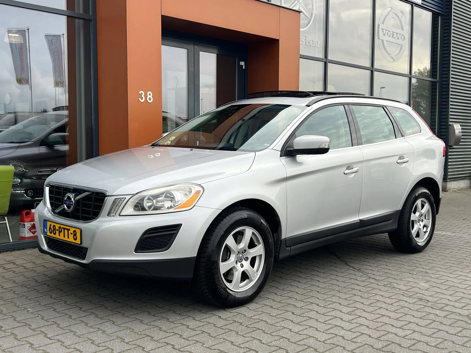 Volvo XC60 (2011) — foto 1