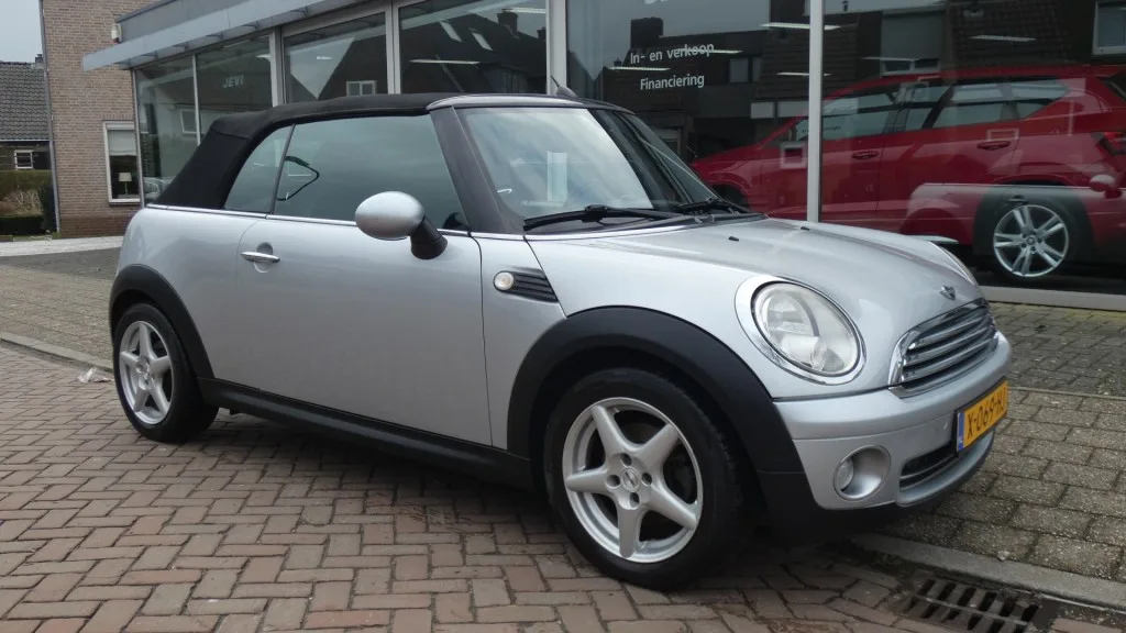 MINI Cabrio (2010) — foto 1