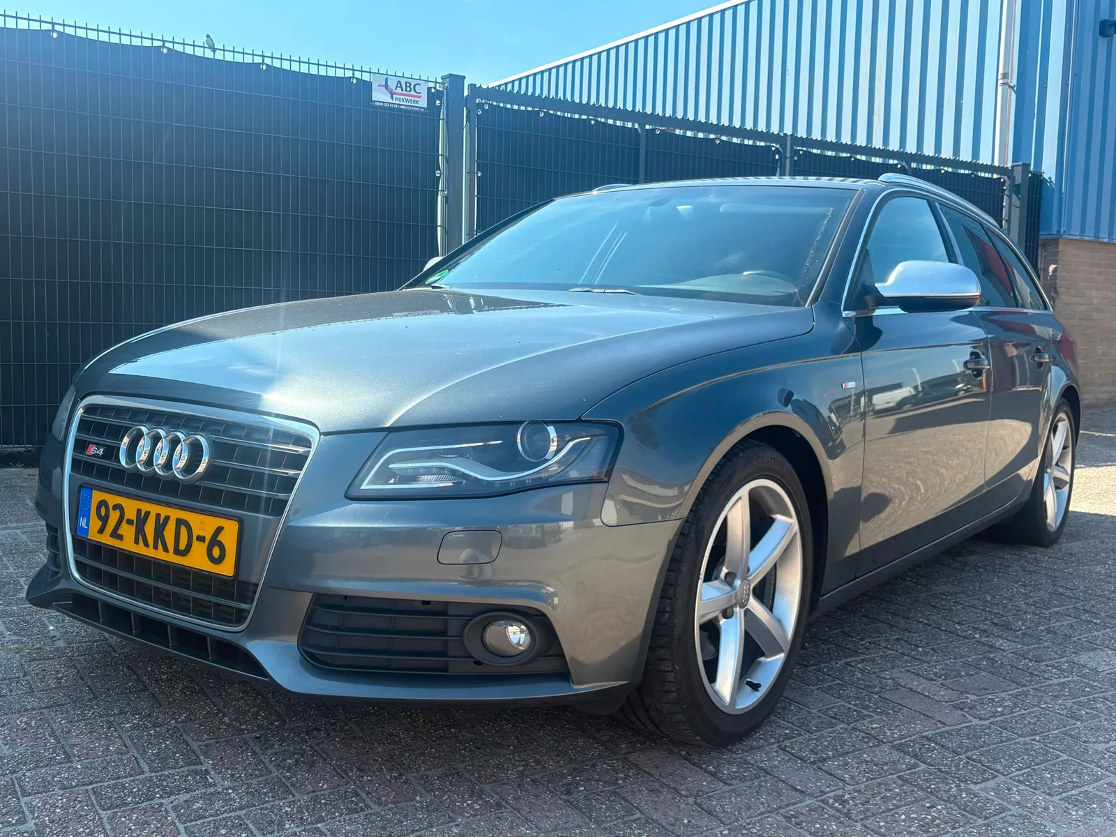 Audi A4 (2010) — foto 1
