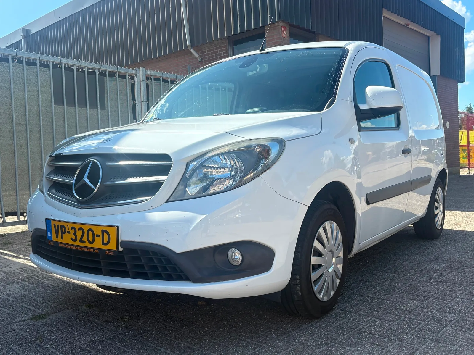 Mercedes-Benz Citan (2015) — foto 1