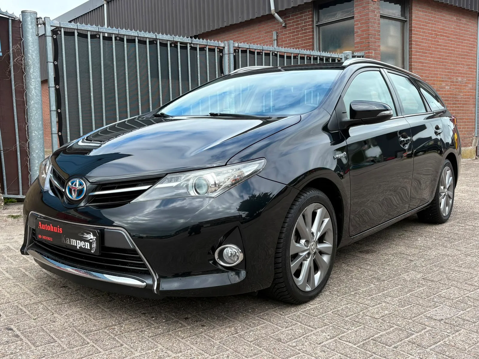 Toyota Auris (2015) — foto 1