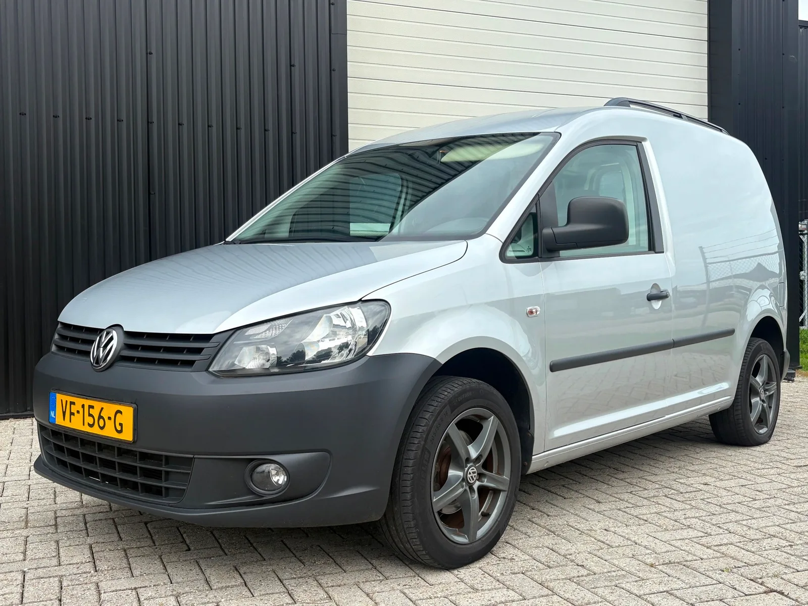 Volkswagen Caddy (2013) — foto 1
