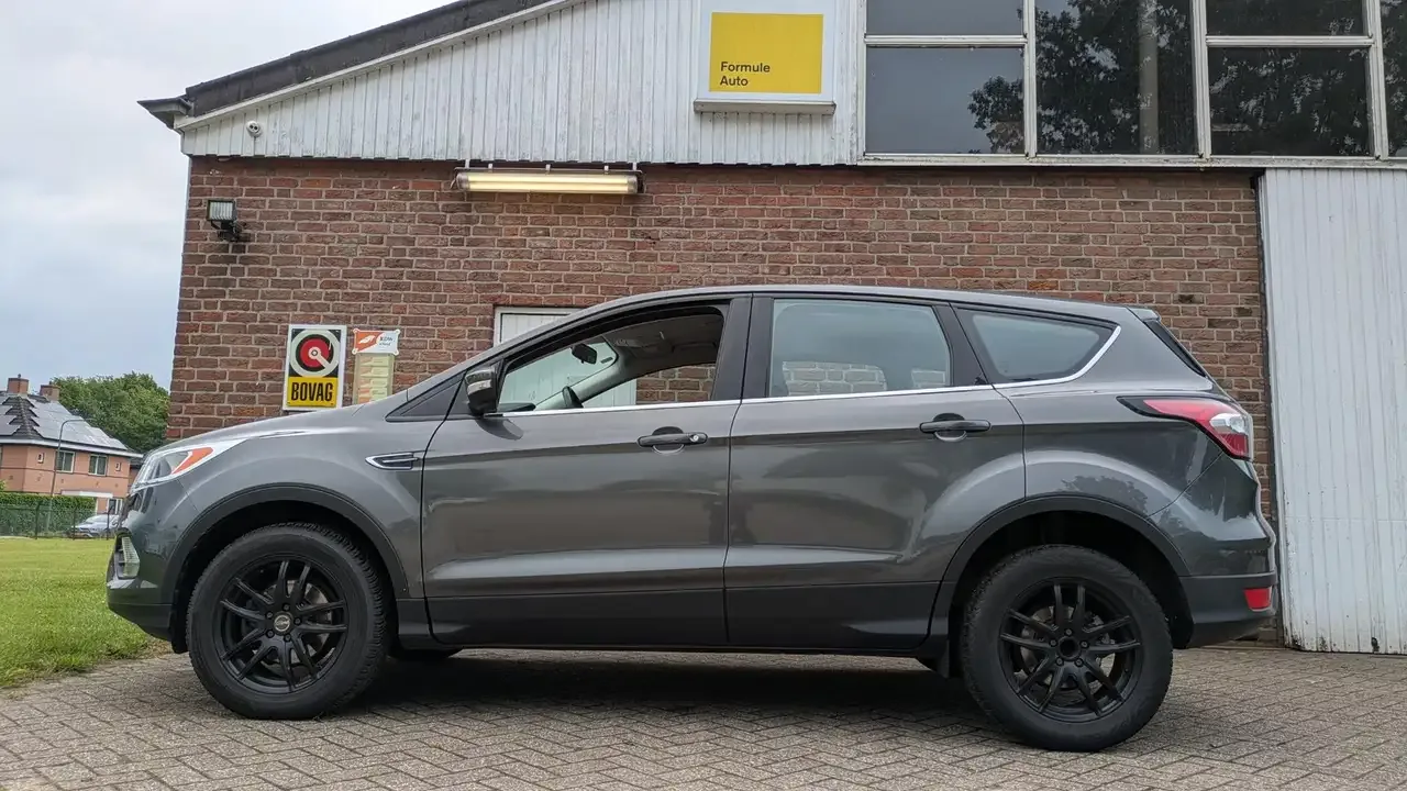 Ford Kuga (2017) — foto 1