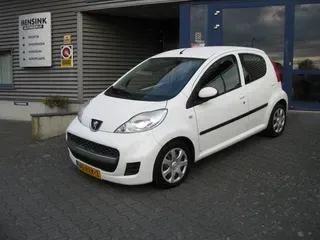 Peugeot 107 (2011) — foto 1