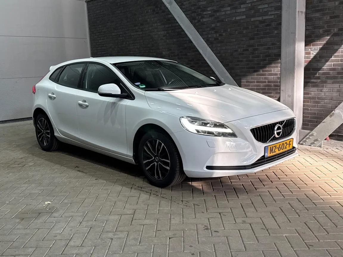 Volvo V40 (2017) — foto 1