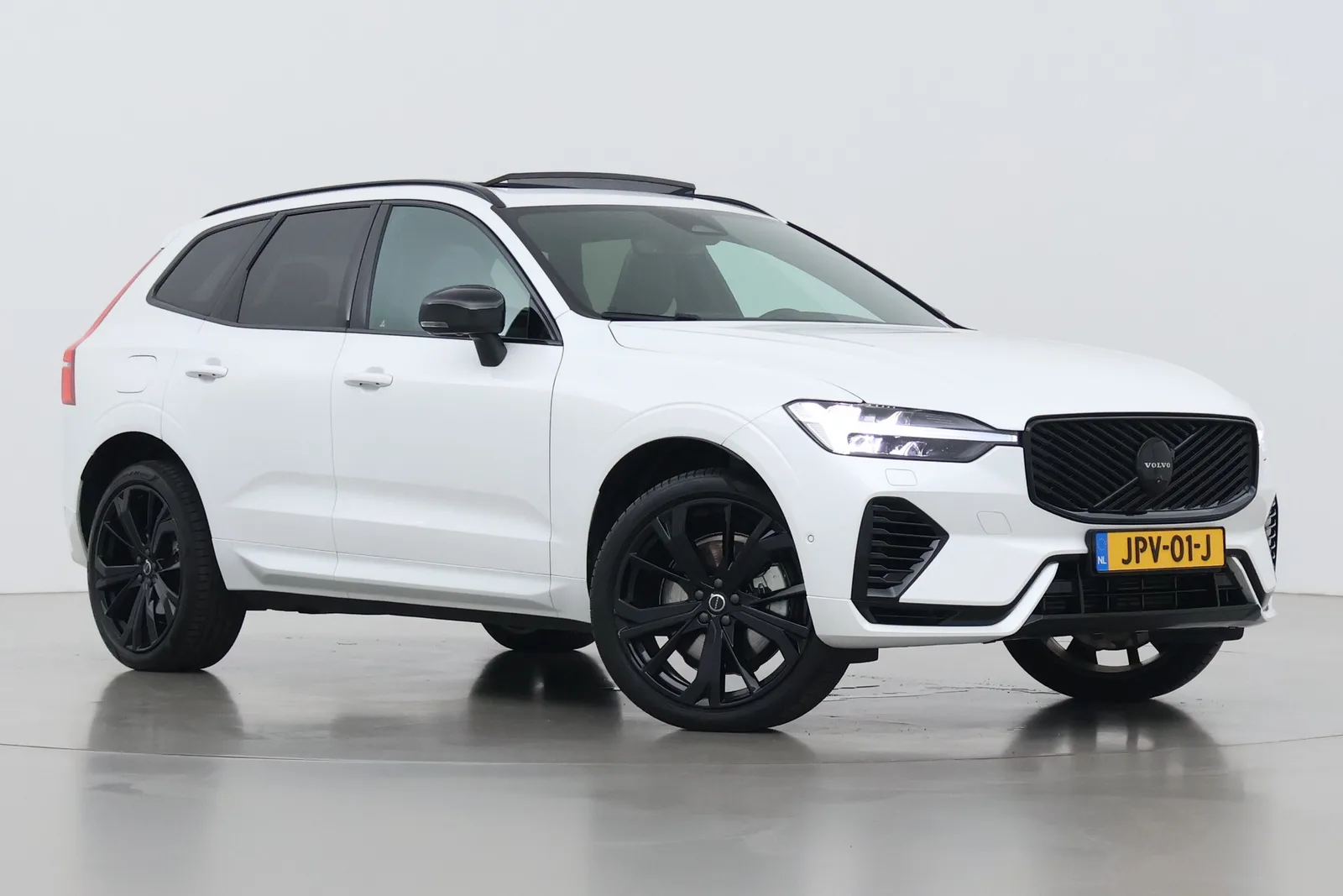 Volvo XC60 (2025) — foto 1