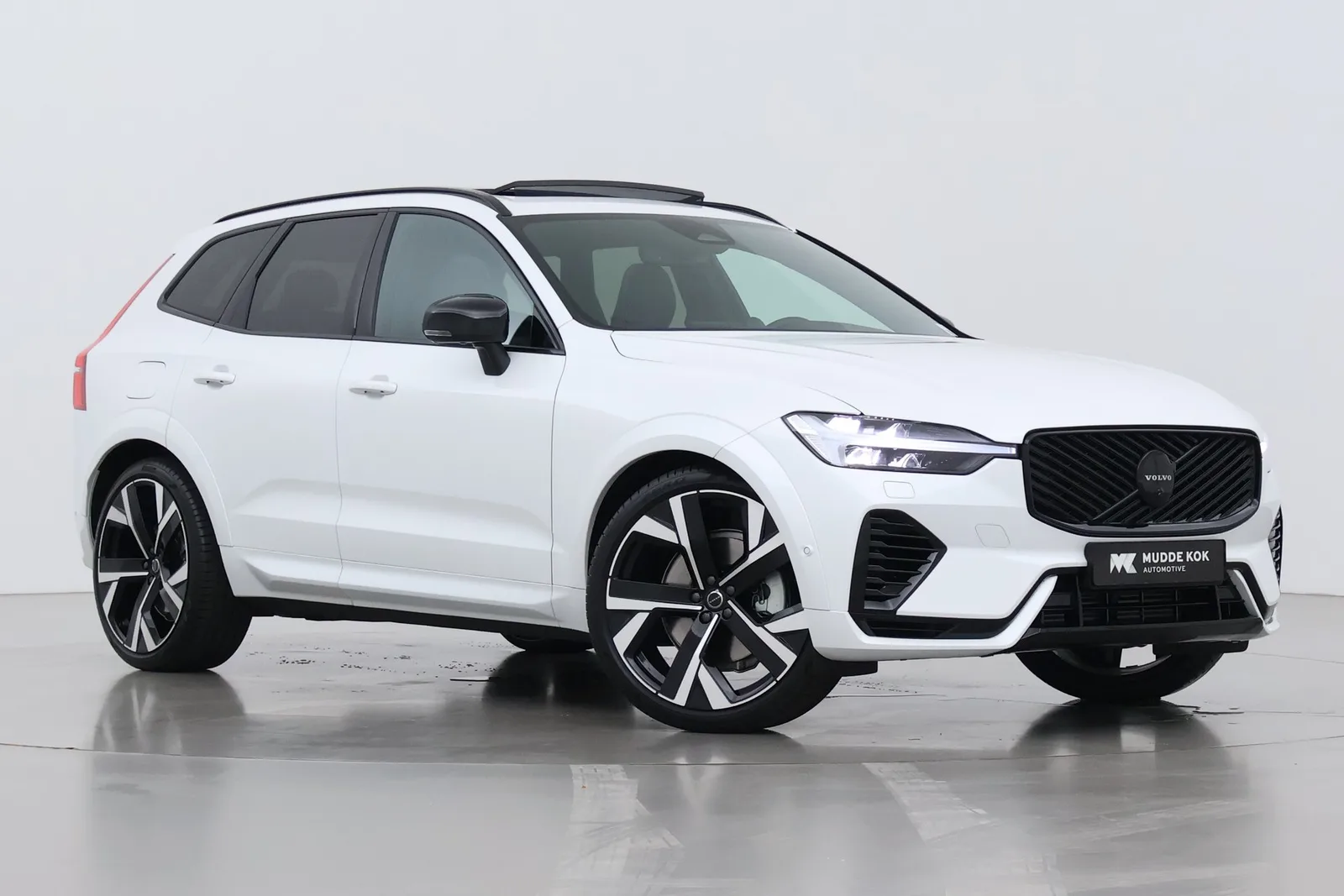 Volvo XC60 (2026) — foto 1