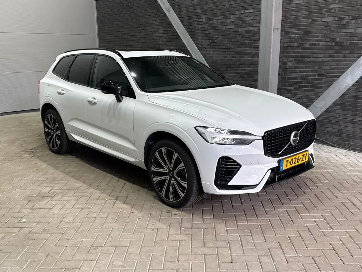 Volvo XC60 (2023) — foto 1
