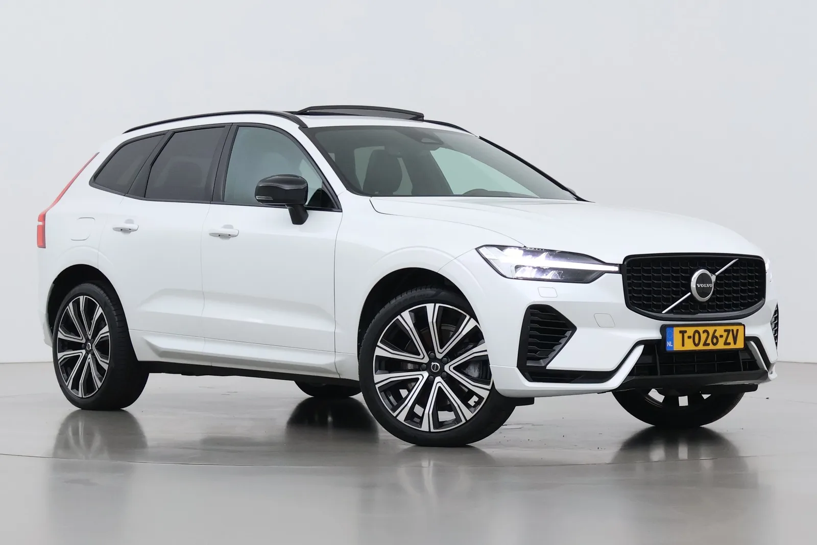 Volvo XC60 (2023) — foto 1