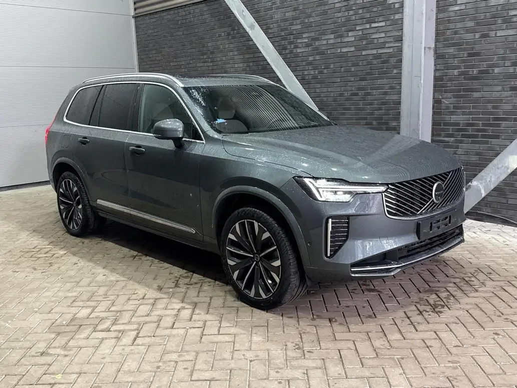 Volvo XC90 (2026) — foto 1