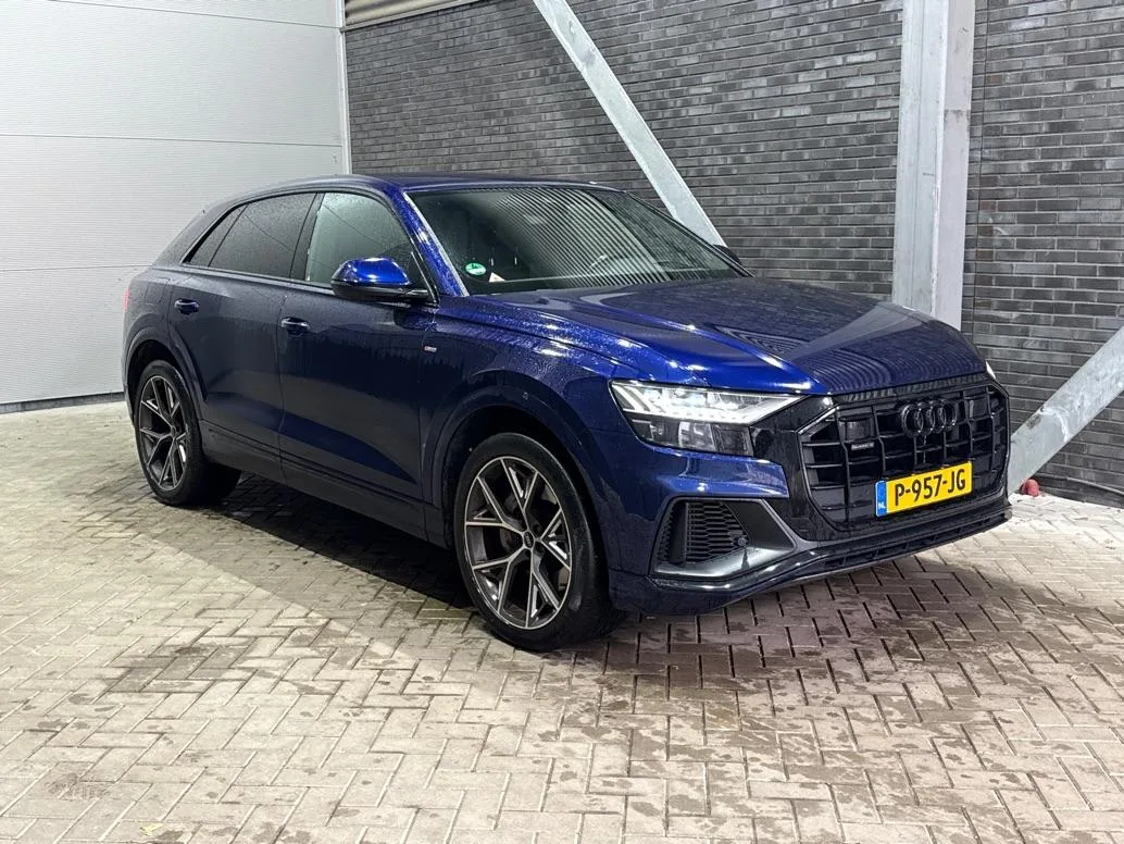 Audi Q8 (2021) — foto 1